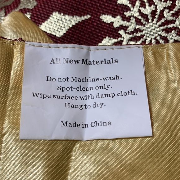 Holiday table runner Gold & Burgundy with snowflakes width 12.625 Length 72 - Picture 4 of 4